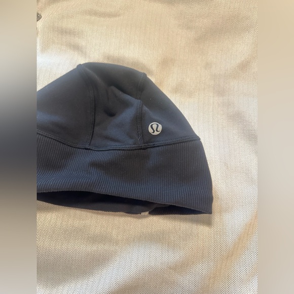 Lululemon Women’s Running Black Ponytail Beanie Hat . - Picture 3 of 4